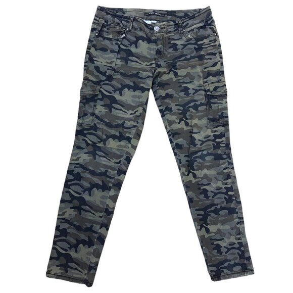 Almost Famous Pants - ALMOST FAMOUS Camo Straight Leg Pants Women's 9 Green Cotton Bottoms​​​​​​​